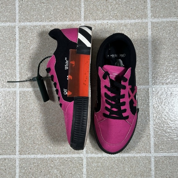 Off White c/o Virgil Abloh Low Black/Fuchsia Vulcanized Canvas Sz 7 / 37 Eu - Picture 3 of 8